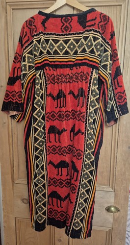 Vibrant vintage black - vintage, red